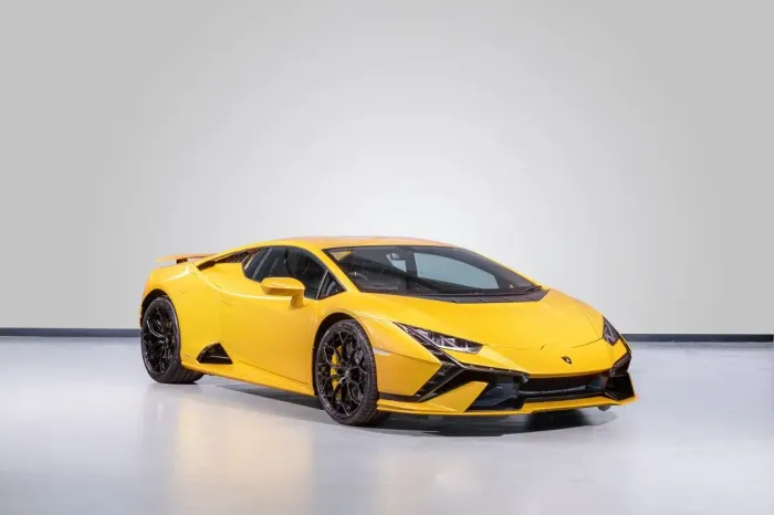 Lamborghini Huracan Tecnica for self-drive supercar hire in Reading
